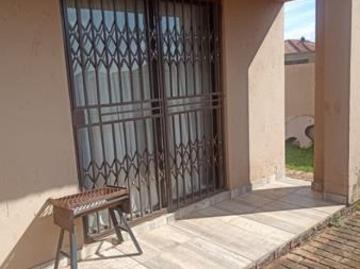 3 Bedroom House in Crystal Park