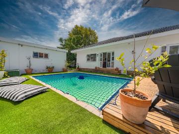3 Bedroom House To Let in Parktown North