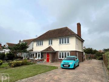 3 Bedroom Semi detached House For Sale In Clacton on...