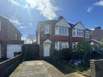 3 Bedroom Semi detached House For Sale In Feltham, Middlesex