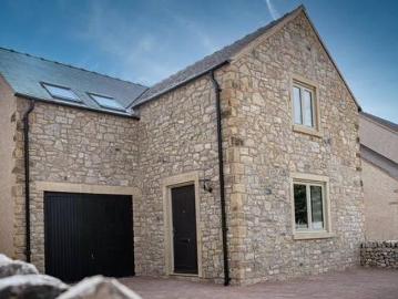 3 bedroom semidetached house for sale in Peakland Grange...