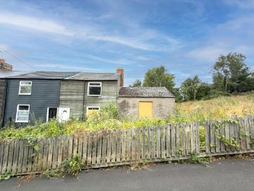 3 bedroom property with land for sale