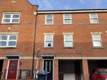 3 Bedroom Town House For Sale In Chester Green, Derby