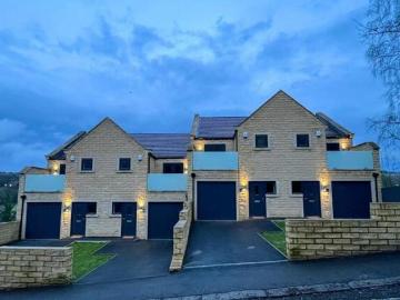 3 Bedroom Town House For Sale In Honley, Holmfirth