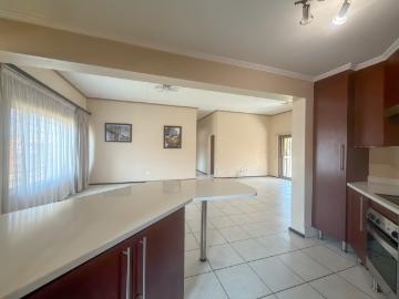 3 Bedroom Townhouse For Sale in Glenvista