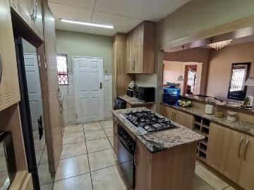 3 Bedroom Townhouse For Sale in Vanderbijlpark SE 8