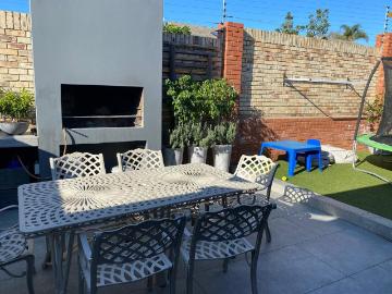 3 Bedroom Townhouse To Let in Beacon Bay