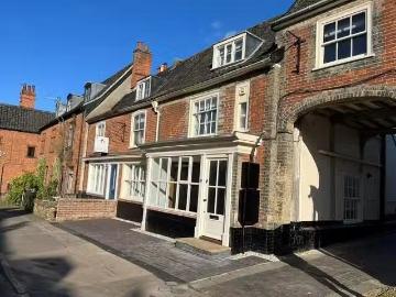 3 bedroom terraced house for rent in Old Market Place,...
