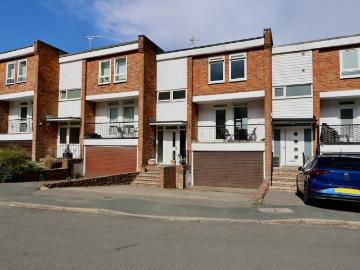 4 bedroom terraced house for sale