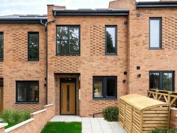 3 Bedroom Terraced House For Sale In South Croydon