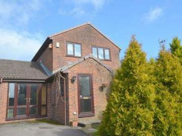 3 Bedrooms Detached house for sale in Meadowbank, Lydney...