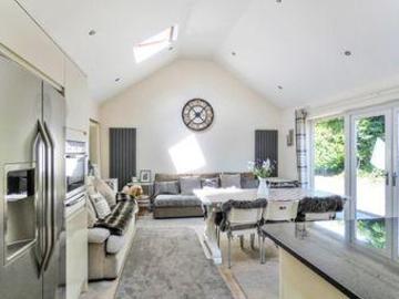 3 Bedrooms Detached house for sale in Alpraham,...