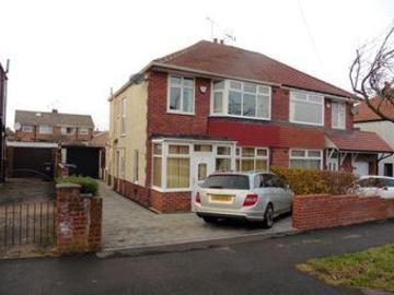 3 Bedrooms Semi detached house for sale in Kirkby Drive,...