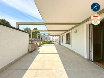 Zentrum: 3 Zimmer Wohnung mit 57 m² Terrasse / Garage...