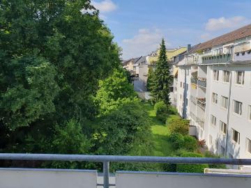 3 Zimmer Wohnung mit Aufzug, Balkon und Garage in...