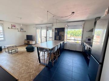 T3 meublé 63 m² avec balcon sans vis à vis, garage