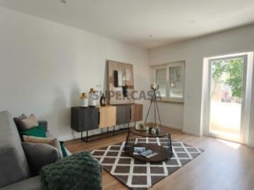 T3 Remodelado em Benfica com Home Staging Oferecido