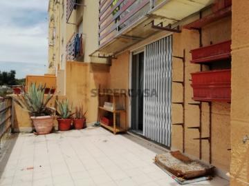 T2 com Terraço no Rés do Chão Apelação, Loures