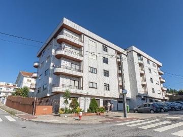 T2 Solarengo Em Fânzeres, Com Varanda E Lugar De Garagem...