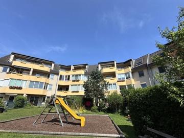 Teilrenovierte Letztstockwohnung mit Süd Ost Loggia und...