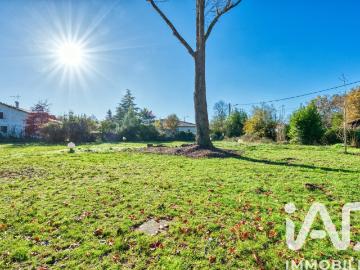 Terrain 900 m²