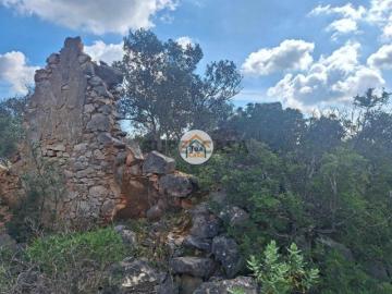 Terreno com ruína no Medronhal na freguesia de Santa...