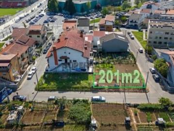 Terreno Urbano com excelente localização situado em...
