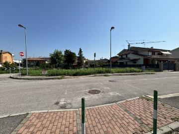 Terreno in vendita di 564 m² in Via Torino