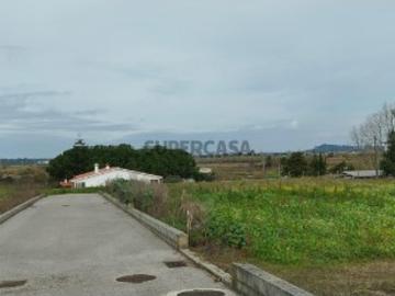 Terreno localizado em local muito calmo