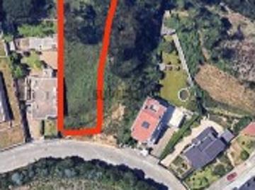 Terreno para construção de moradia de 3 frentes...