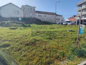 Terreno para construção de Moradia de 3 Frentes