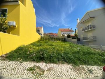 Terreno Urbano com projeto aprovado em Pontinha Famões