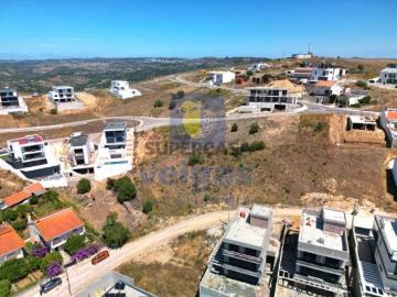 Terreno Urbano em Vialonga com Vista e Acessibilidade