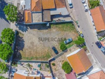 Terrenos Urbanos em Águas de Moura Excelente...