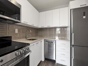 The Omeath 1 Bedroom Apartment for Rent at 30 Central...