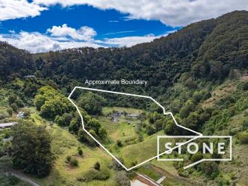 The Perfect Acreage Retreat | Under 10 Minutes to the...