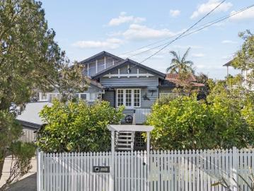 The Perfect Family Queenslander in Holland Park West
