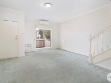THREE BEDROOM TOWNHOUSE WITHIN WALKING DISTANCE TO CBD &...