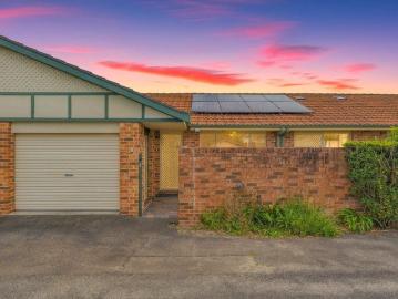 THREE BEDROOM VILLA, TWO COURTYARDS, DUCTED A/C, CENTRAL...