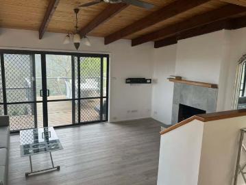 Three Living Zones with Impressive City Views