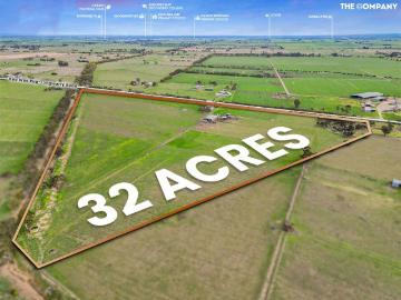 Timeless Country Charm with Exceptional Water Access on...