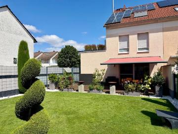 Top ausgestattetes Reihenendhaus mit großem Garten &...