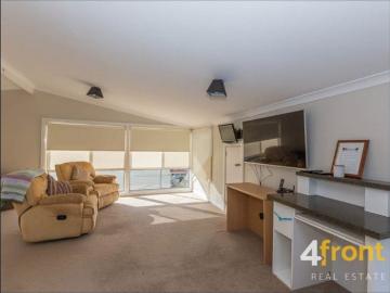 Top floor apartment with picturesque river views