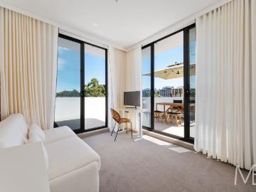 Top floor penthouse, superb views