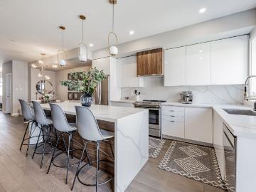 Toronto Furnished Townhouse Rental Stunning 4 Bed 4.5...