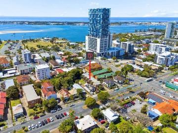 Townhouse Living Near the Broadwater