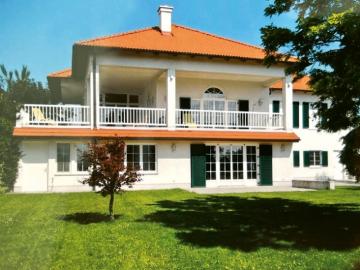 Landhausvilla in guter LUFT, ruhiger, sonnigen Lage, in...