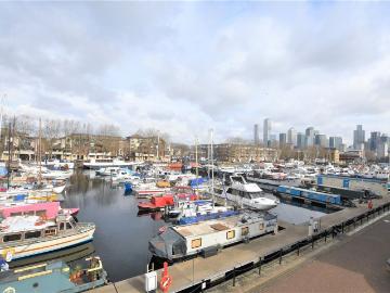 Transom Close, London SE16, 2 bed flat to rent, £1,950...
