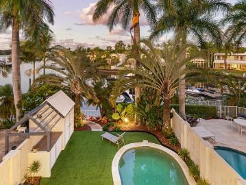 TRI LEVEL RENOVATED VILLA WITH POOL AND PONTOON