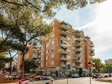 Trilocale in vendita a Roma via Gallieno, San Paolo